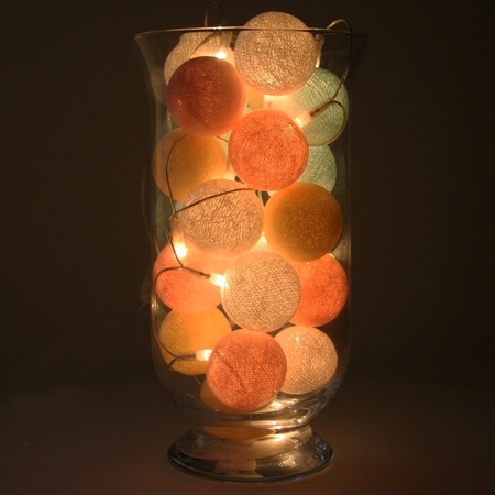 Vensterbank decoratie pastel lichtslinger in vaas